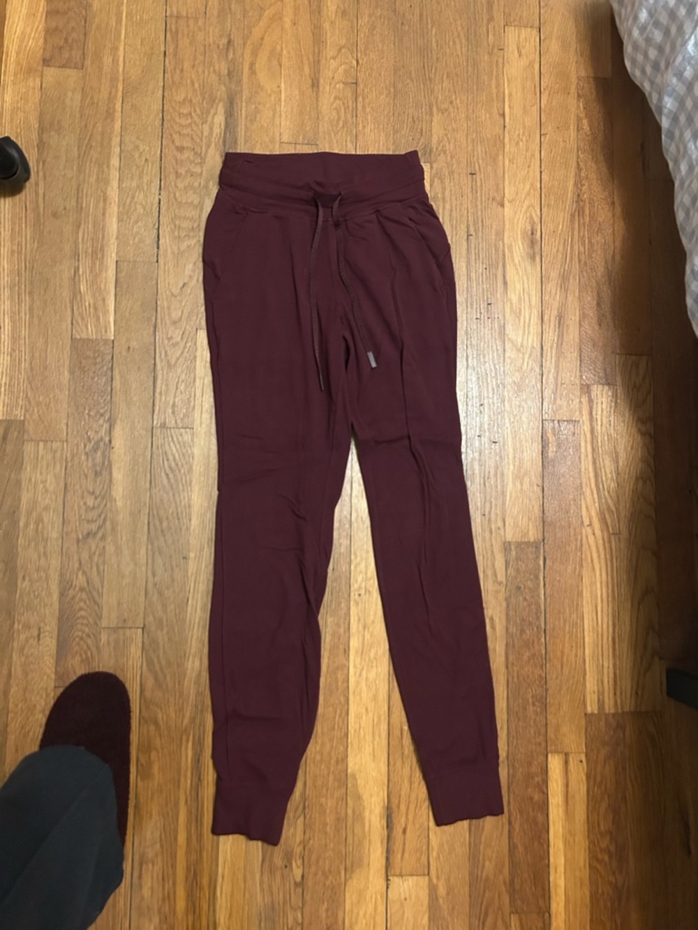 Lululemon Burgundy Jogger Pants with Drawstring. Size 2